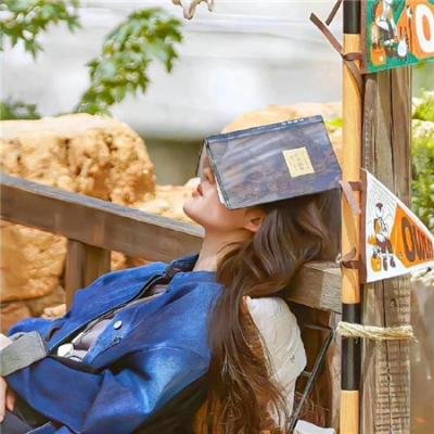 模仿女孩